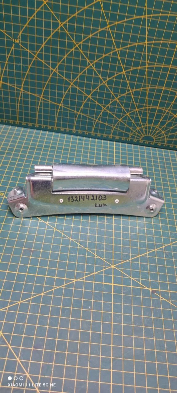 Петля люка Electrolux 1321442103