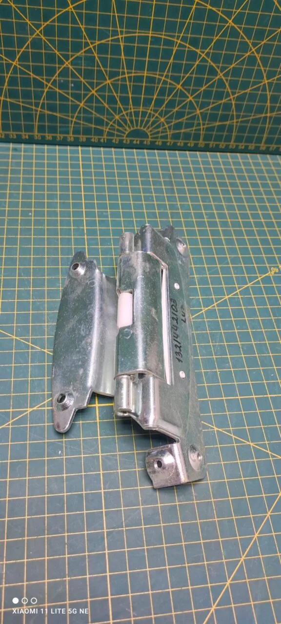 Петля люка Electrolux 1321442103
