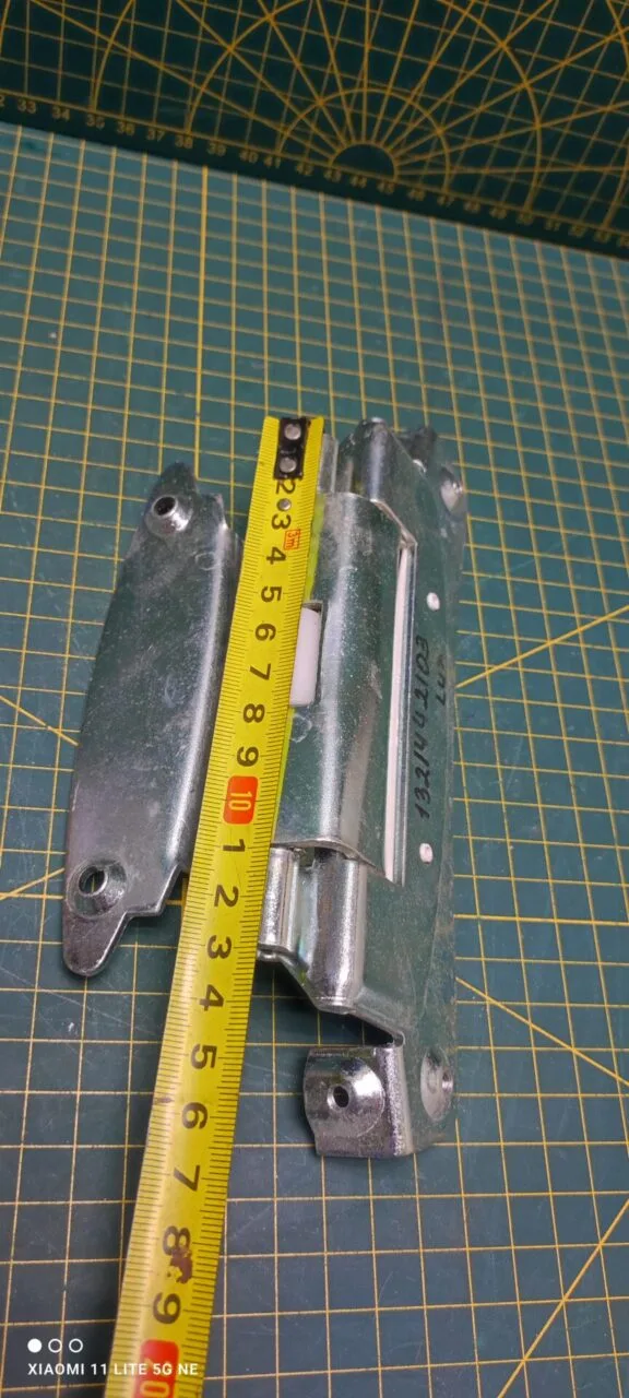 Петля люка Electrolux 1321442103