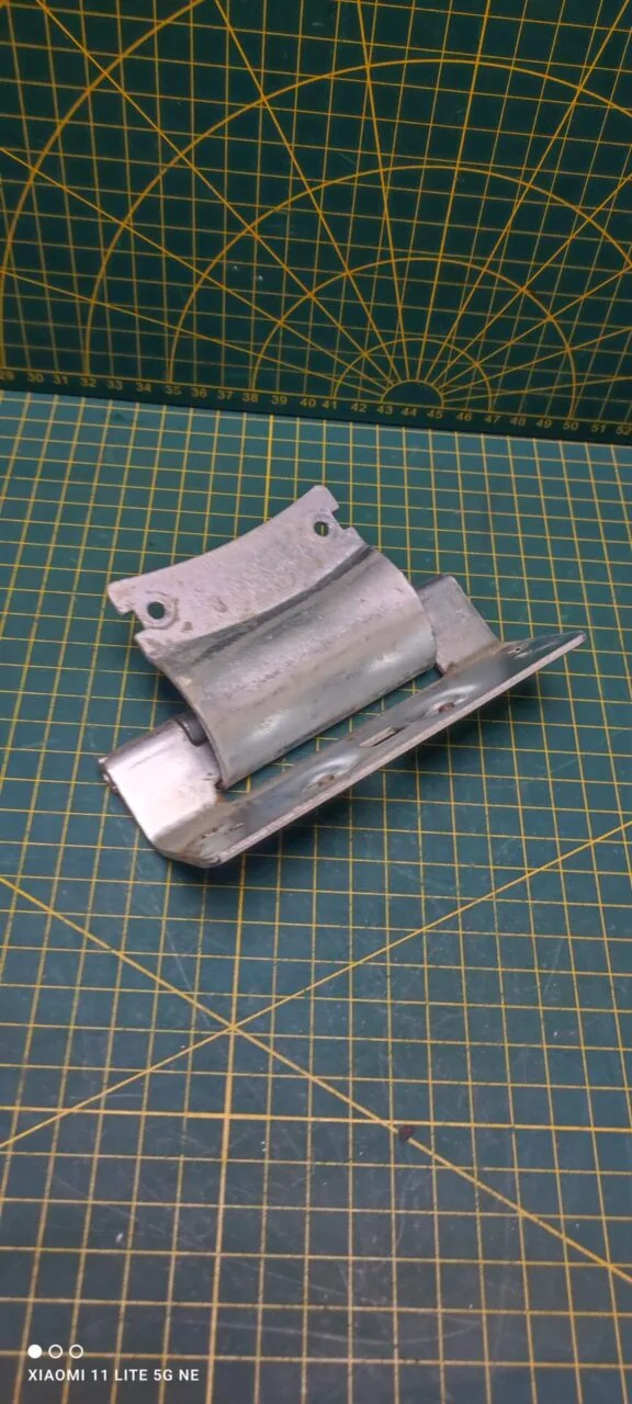 Петля люка Electrolux 1240136067 к стиральной машине