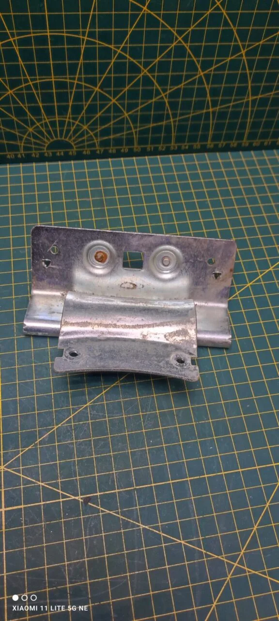 Петля люка Electrolux 1240136067 к стиральной машине