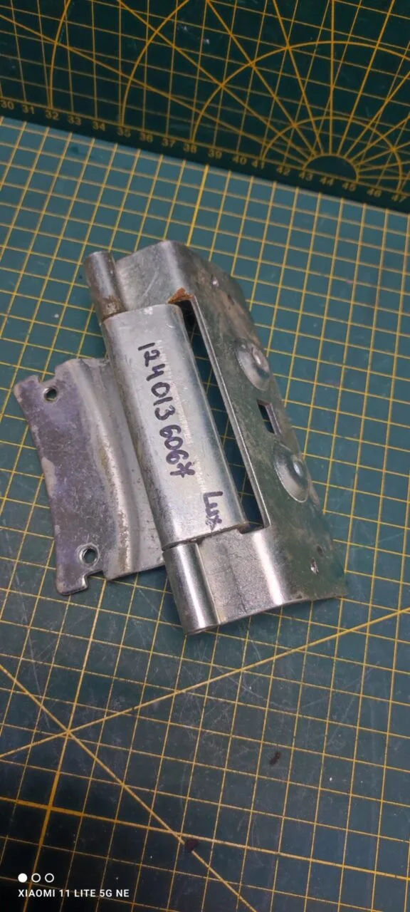 Петля люка Electrolux 1240136067 к стиральной машине