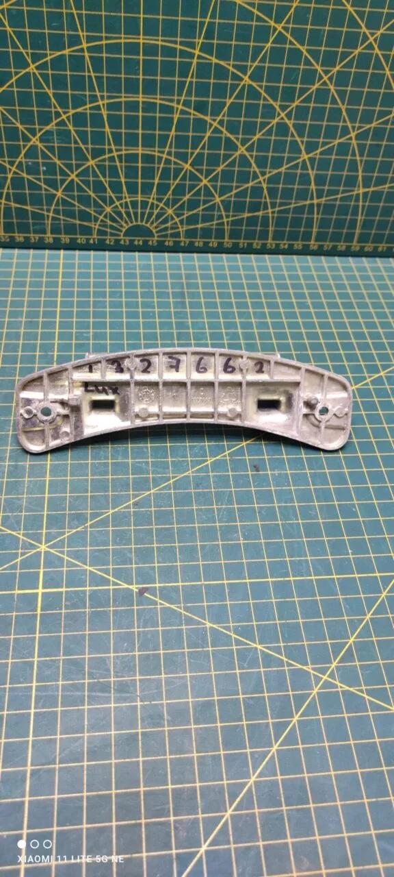 Петля люка Electrolux 1327662 +2 втулки
