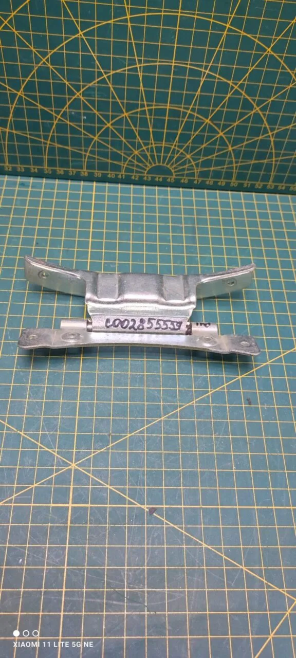 Петля люка Indesit C002855559 C00285560