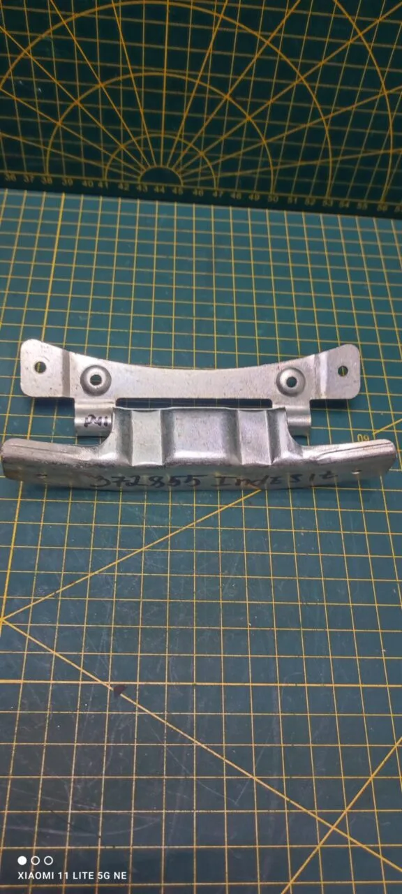 Петля люка Indesit C002855559 C00285560