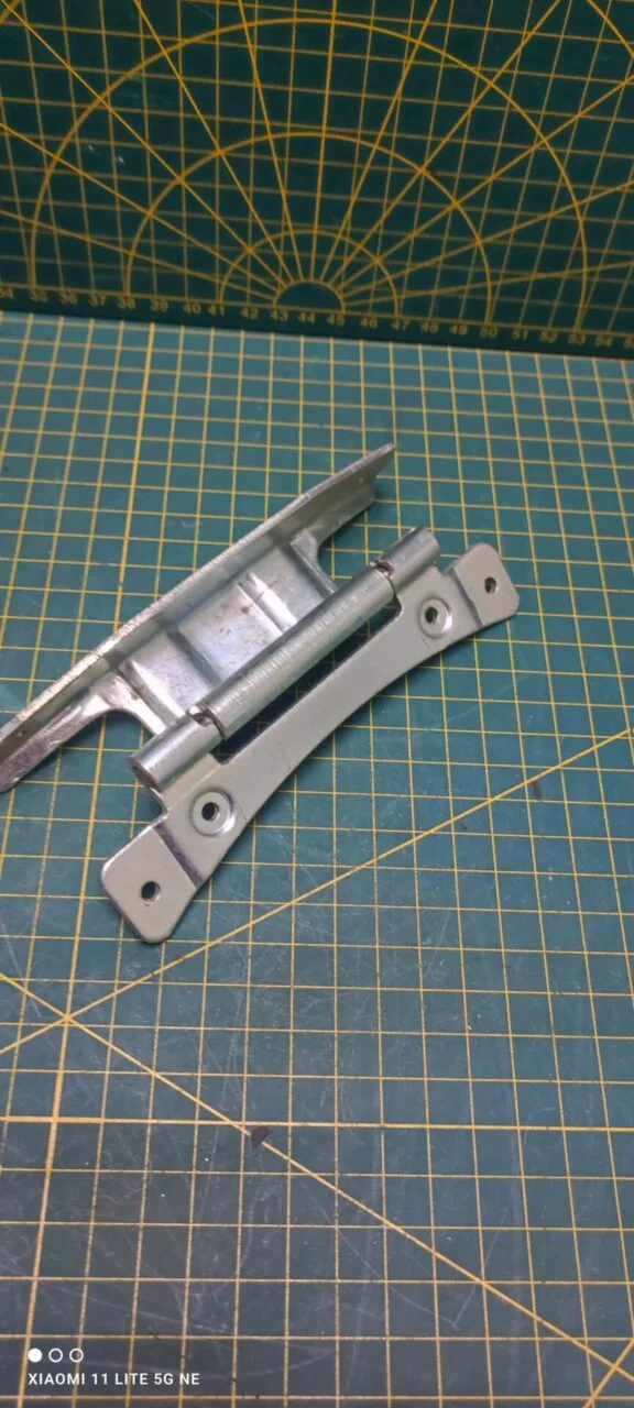 Петля люка Indesit C002855559 C00285560