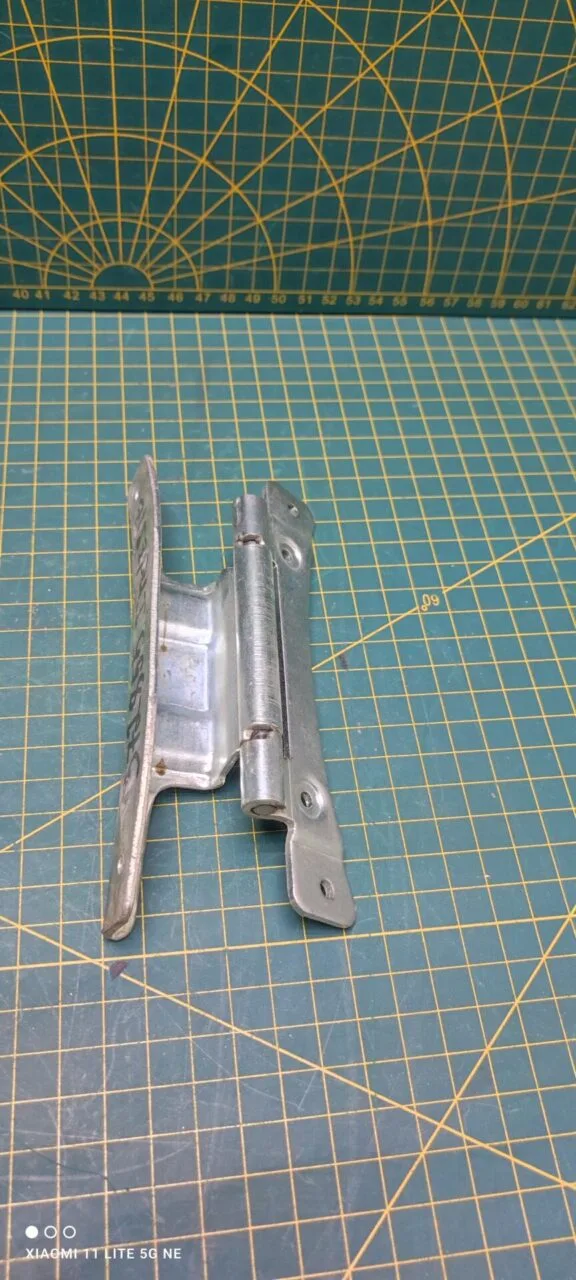 Петля люка Indesit C002855559 C00285560