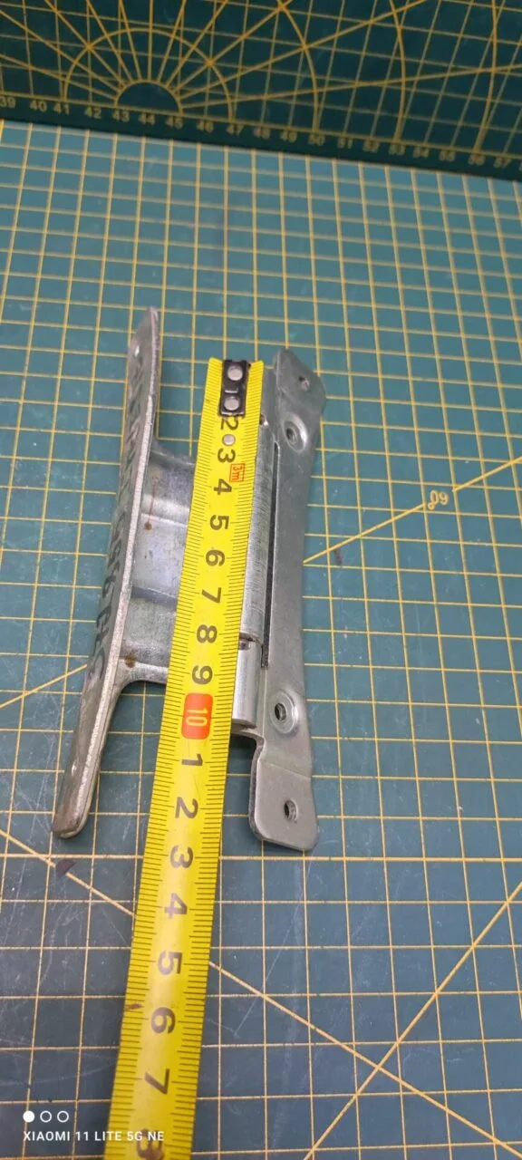 Петля люка Indesit C002855559 C00285560