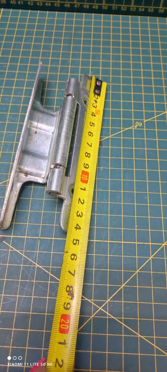 Петля люка Indesit C002855559 C00285560