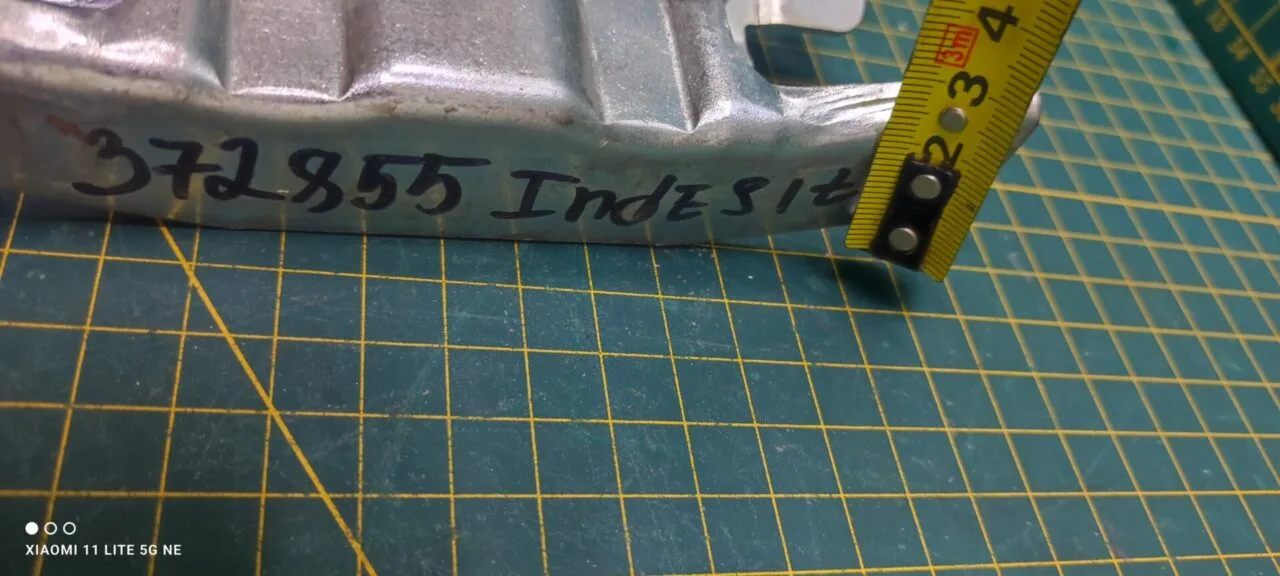 Петля люка Indesit C002855559 C00285560