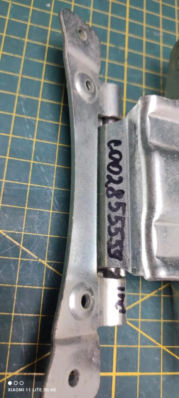 Петля люка Indesit C002855559 C00285560