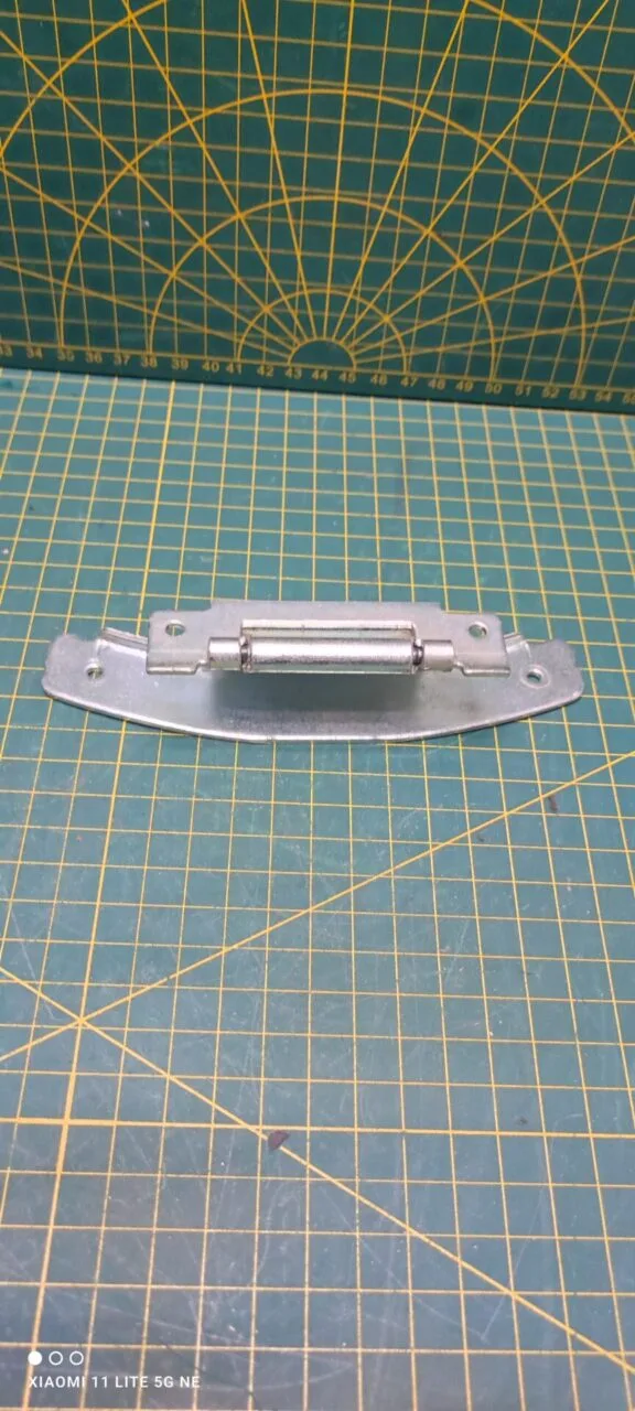 Петля люка Indesit C00255430