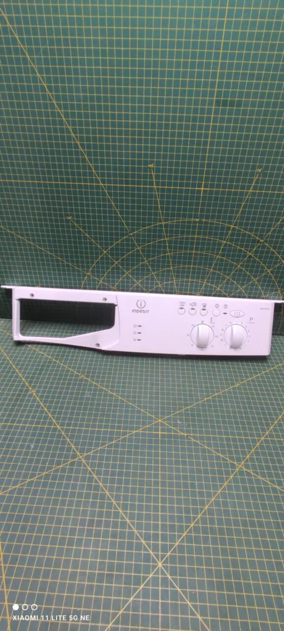 Панель Indesit WIUN 105 Панель Indesit WIUN 105