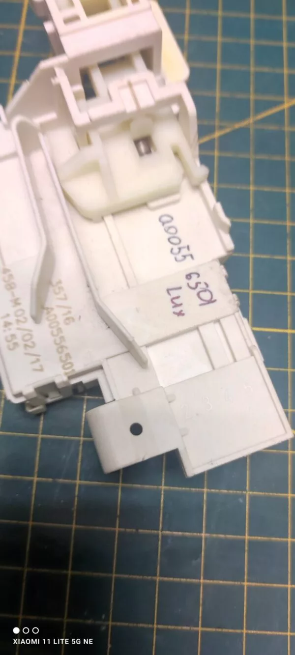 Устройство блокировки люка (убл) вертикалки Electrolux A00556501/A00556504