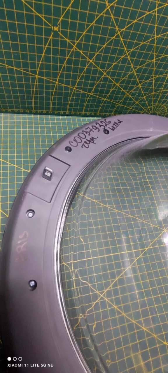 Люк Ariston C 00379326 петля