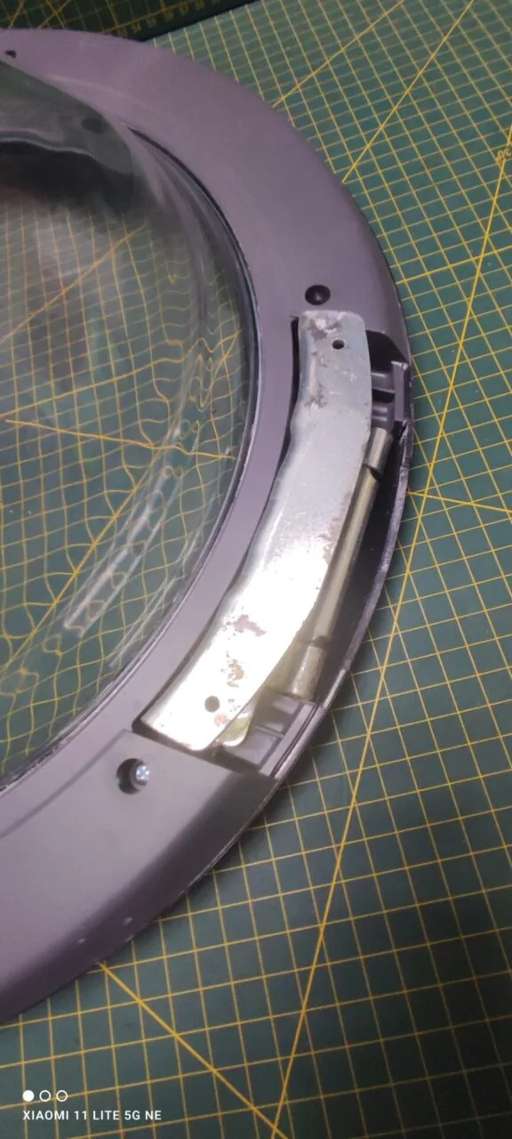 Люк Ariston C 00379326 петля