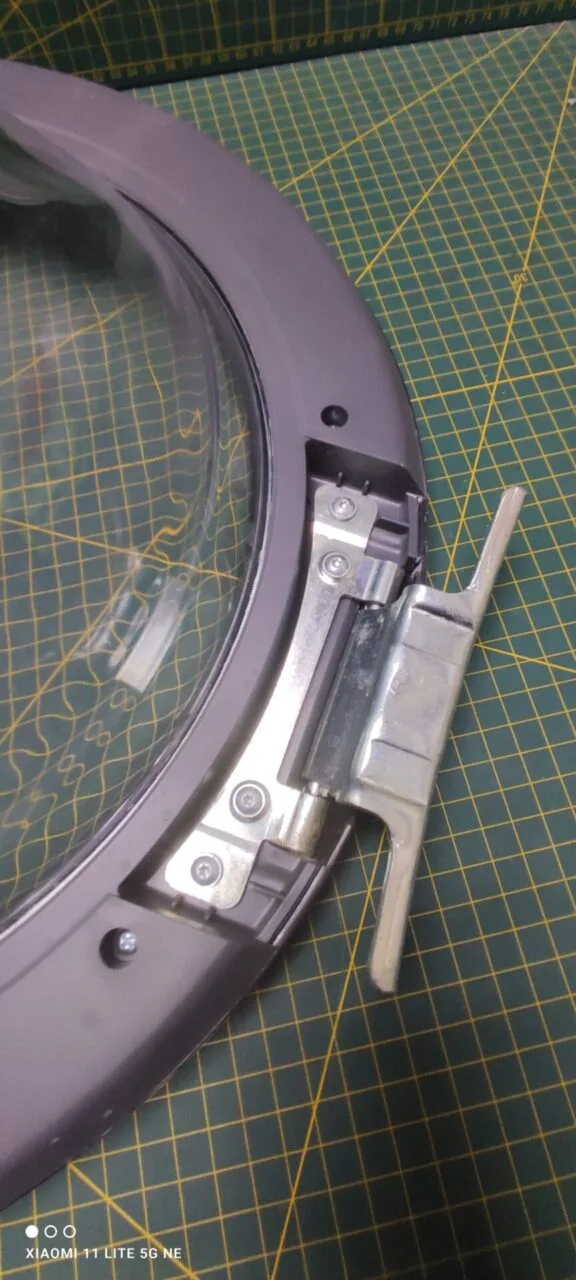 Люк Ariston C 00379326 петля