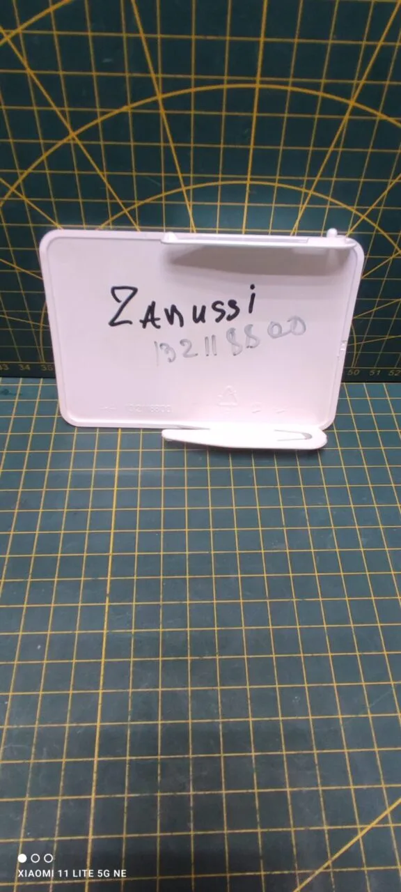 Панель сливного фильтра Zanussi 132118800 к стиральной машине