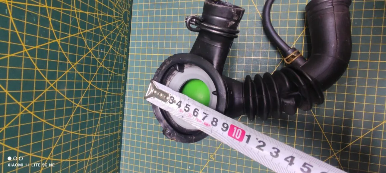 Патрубок Bosch B 20415