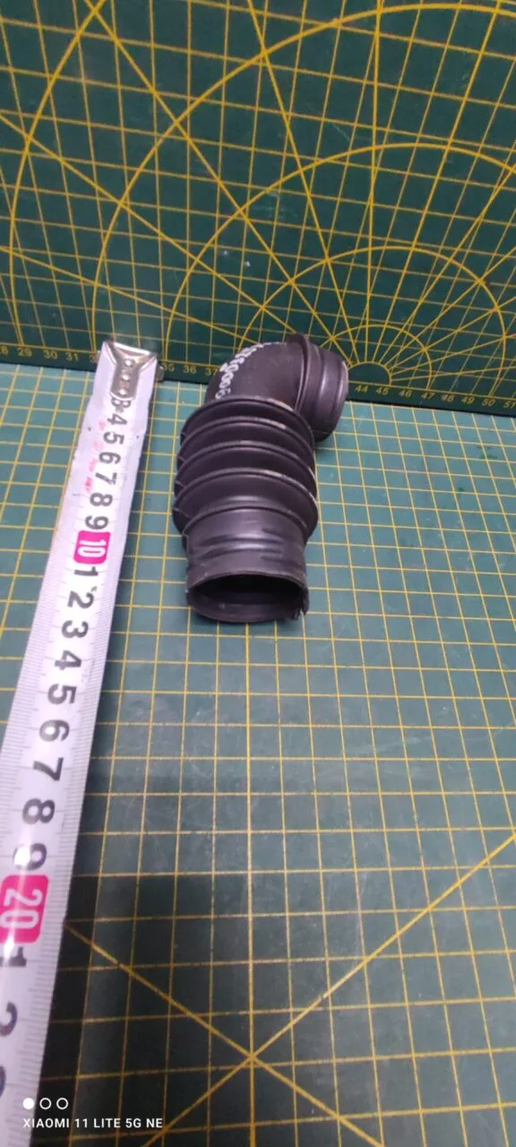 Патрубок Bosch 9000325970