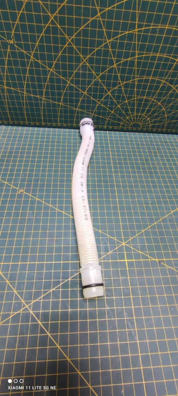 Патрубок Bosch 9000333690