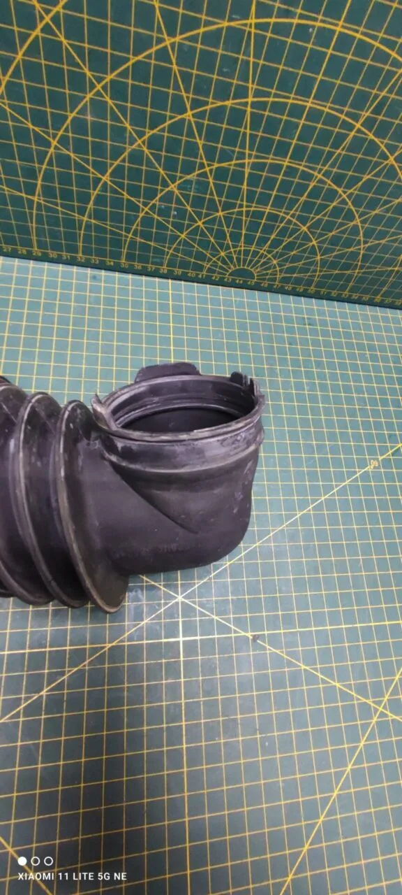 Патрубок Bosch 9000527012