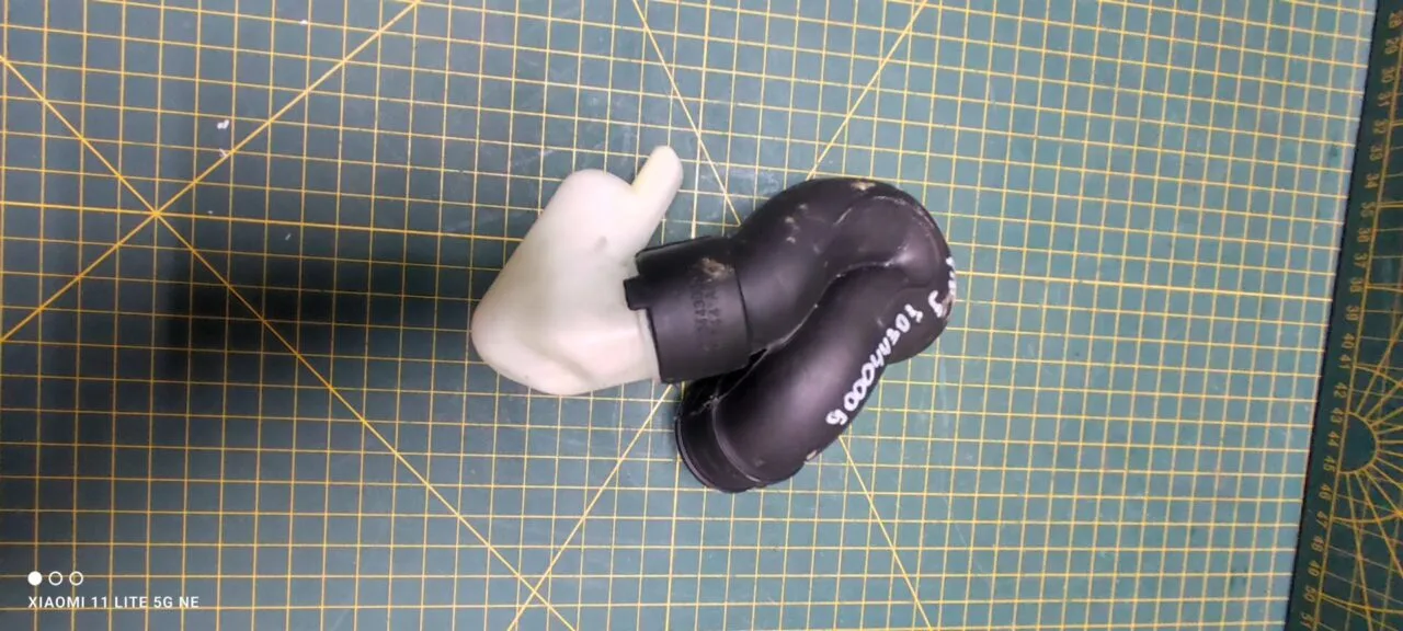 Патрубок Bosch 9000443035