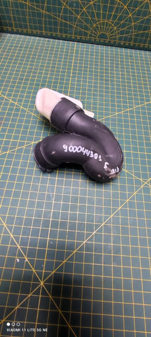 Патрубок Bosch 9000443035
