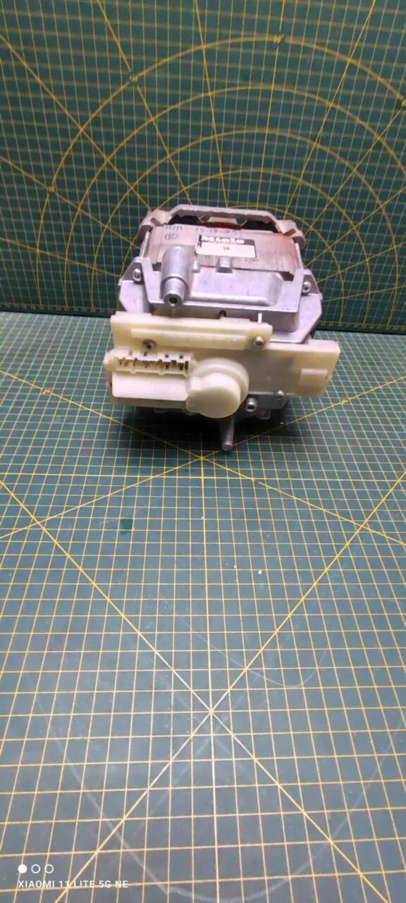 Двигатель Miele 9732560 10контакт.