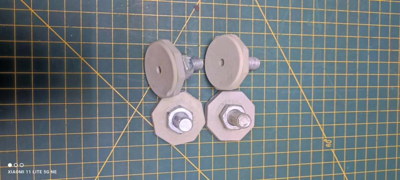 Ножки Bosch B 308771 комплект 4шт. для см