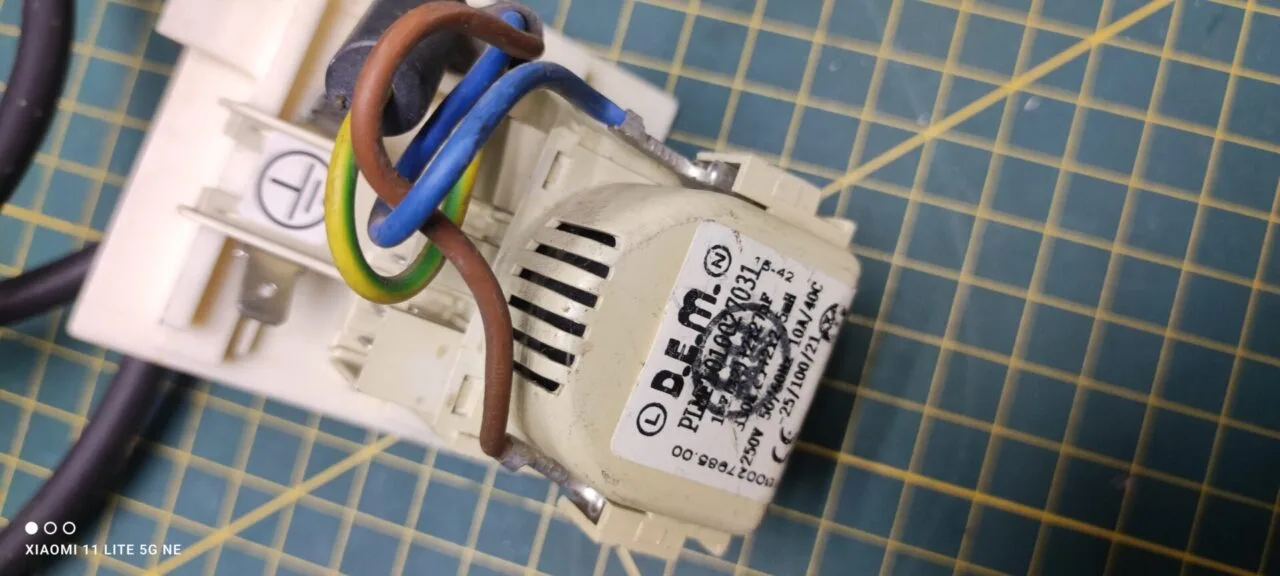 Сетевой фильтр с кабелем питания Ariston, Indesit PLMF L 002227051 /031 к см
