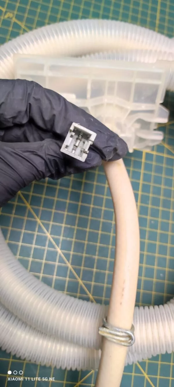 Шланг аквастопа Bosch 668113 3е поколение для пмм