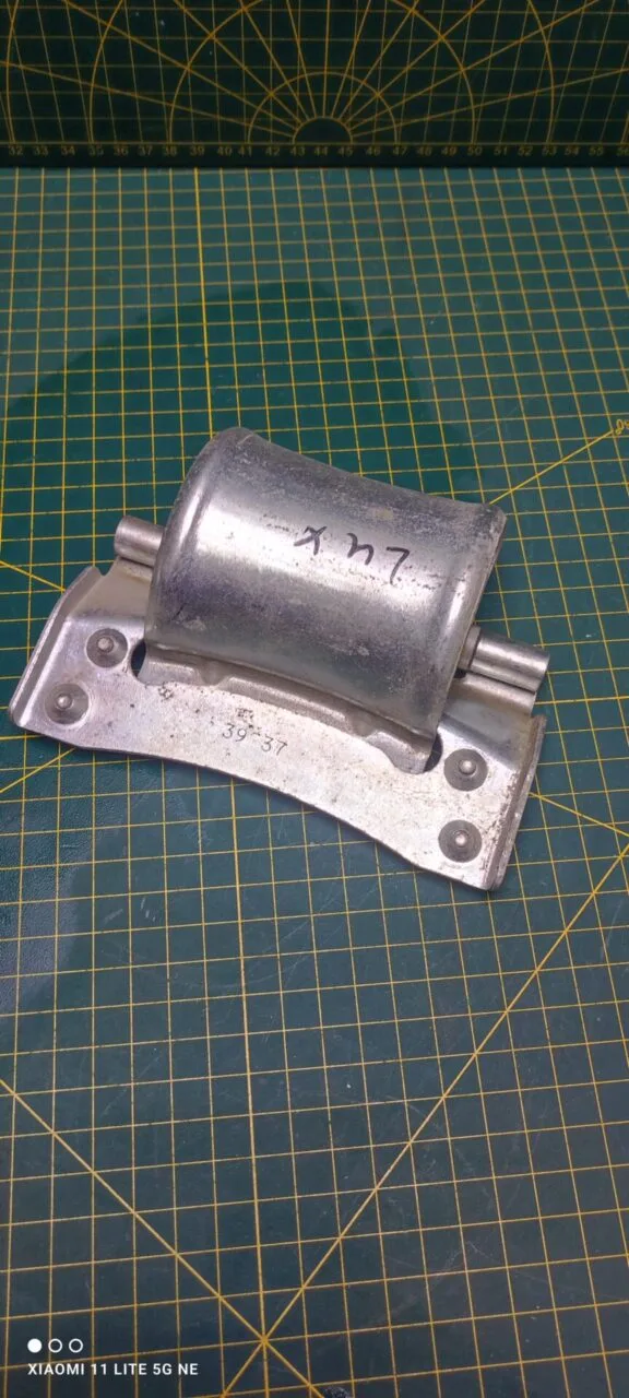 Петля люка Electrolux 108611894