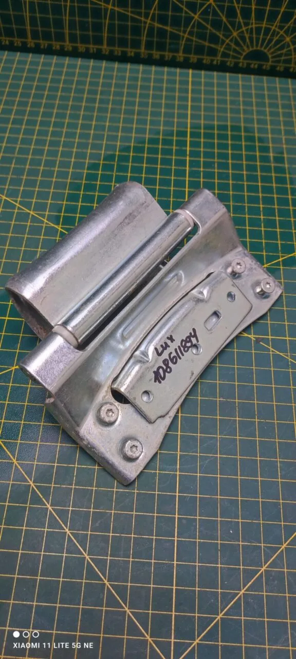 Петля люка Electrolux 108611894