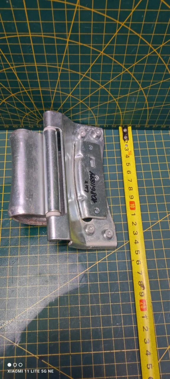 Петля люка Electrolux 108611894