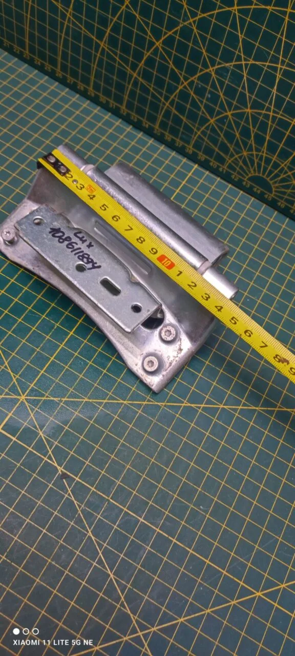 Петля люка Electrolux 108611894