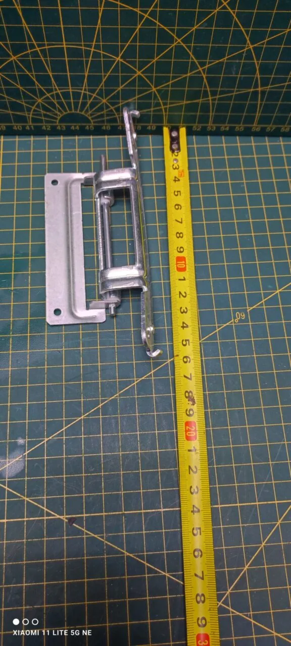 Петля люка Electrolux 1325081681