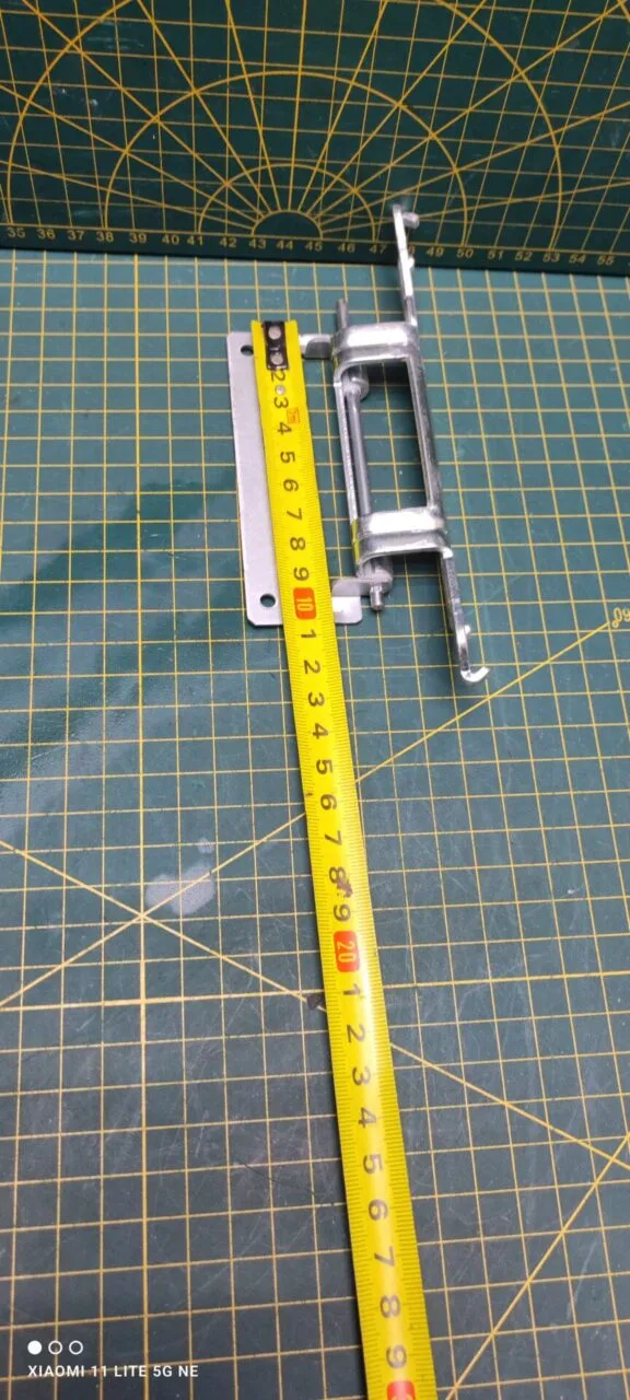 Петля люка Electrolux 1325081681