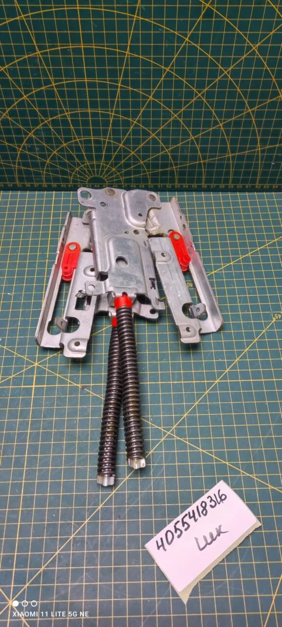 Петли Electrolux 4055418316 Черн. пара лев+правая для пмм
