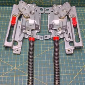 Петли Electrolux 4055418316 Черн. пара лев+правая для пмм