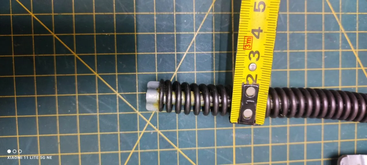 Петли Electrolux 4055418316 Черн. пара лев+правая для пмм