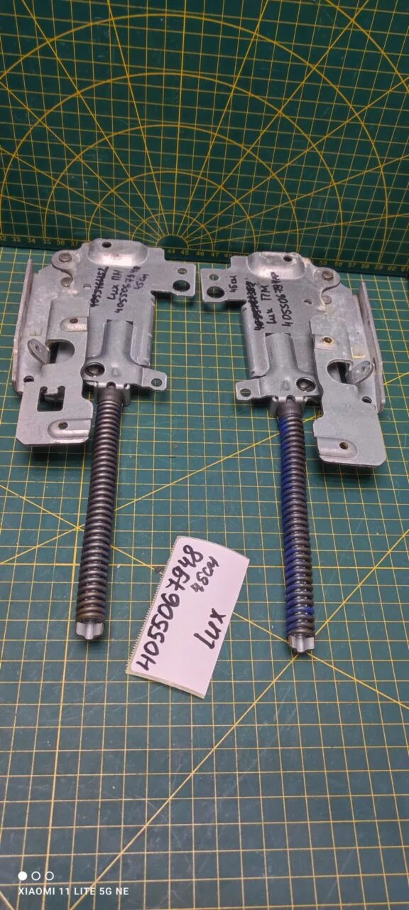 Петли Electrolux 4055067940 Син. пара лев+правая для пмм