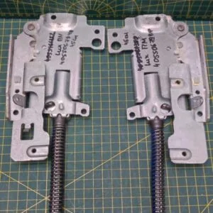 Петли Electrolux 4055067940 Син. пара лев+правая для пмм