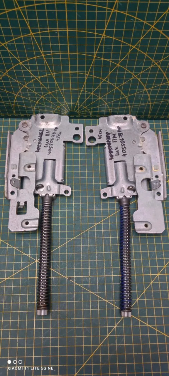 Петли Electrolux 4055067940 Син. пара лев+правая для пмм