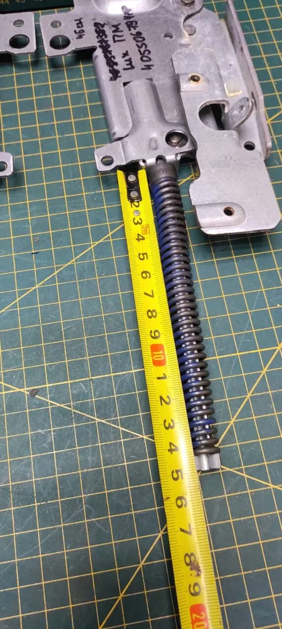 Петли Electrolux 4055067940 Син. пара лев+правая для пмм