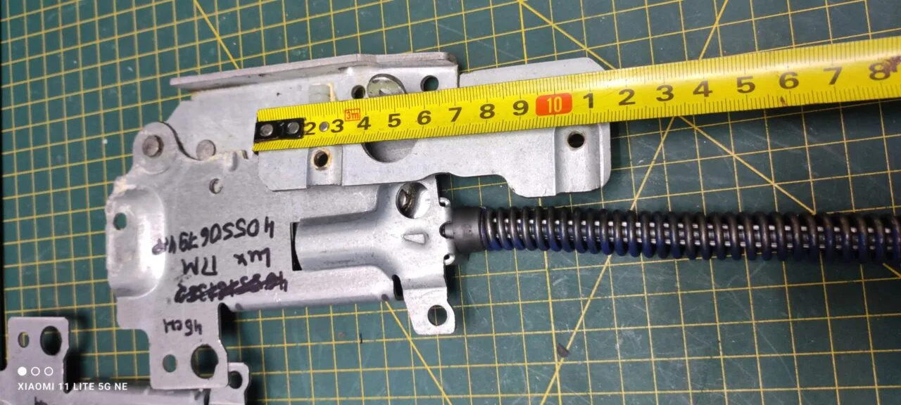 Петли Electrolux 4055067940 Син. пара лев+правая для пмм