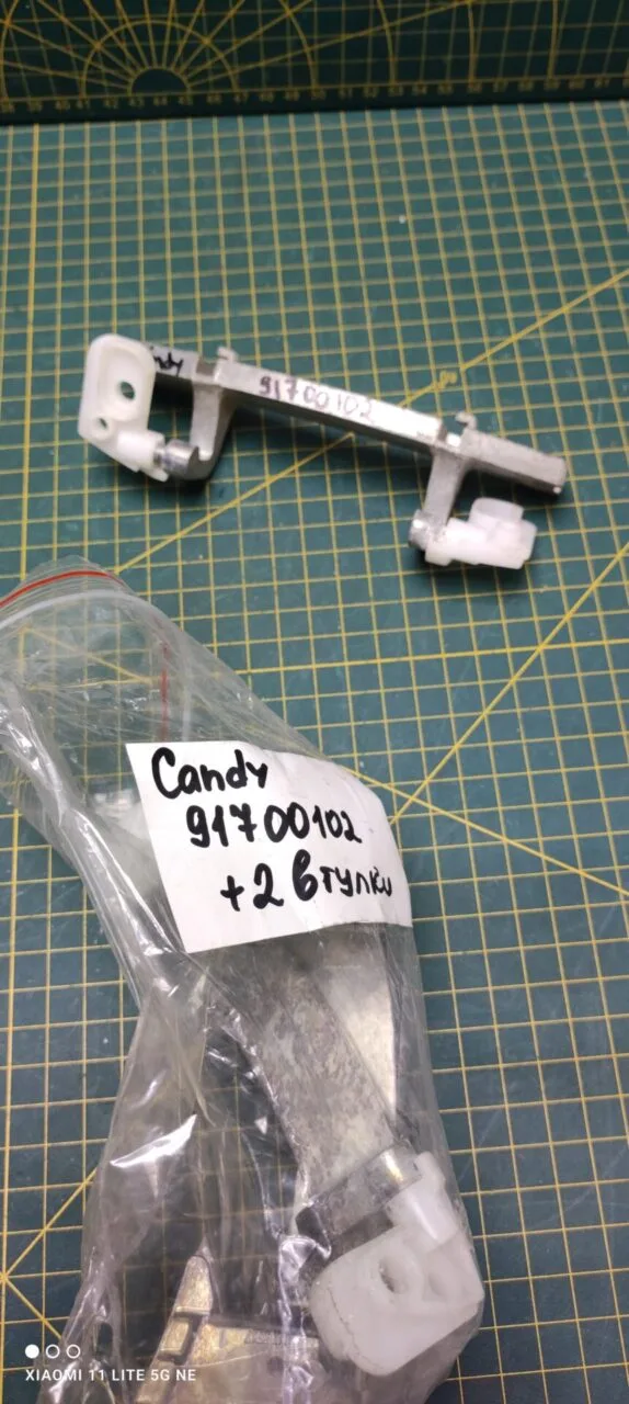 Петля люка Candy 91700102 +2втулки