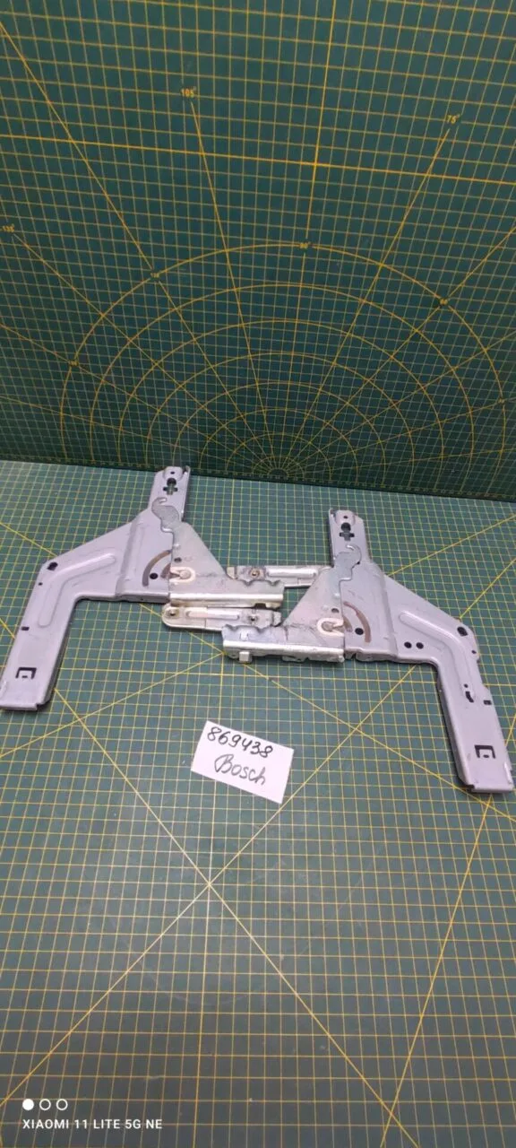 Петли Bosch 869438 пара лев+правая для пмм