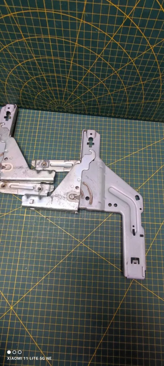Петли Bosch 869438 пара лев+правая для пмм