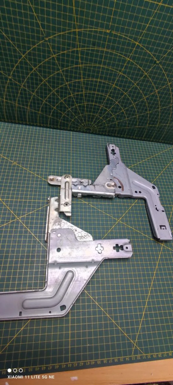 Петли Bosch 869438 пара лев+правая для пмм